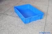 WAREHOUSE UNIVERSAL PLASTIC CONTAINERS