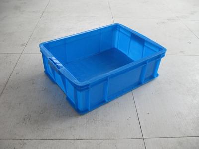 WAREHOUSE UNIVERSAL RECYCLED PLASTIC CONTAINERS