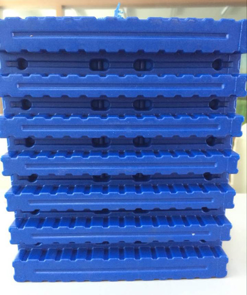 Vacuum forming plastic pallet 