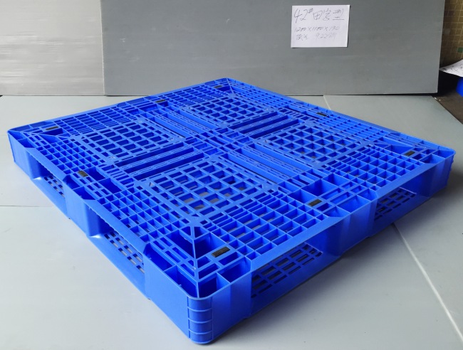 Stackable Ventilated Plastic Pallets