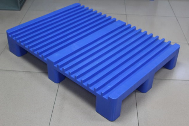 Ribbed Deck plastic pallets